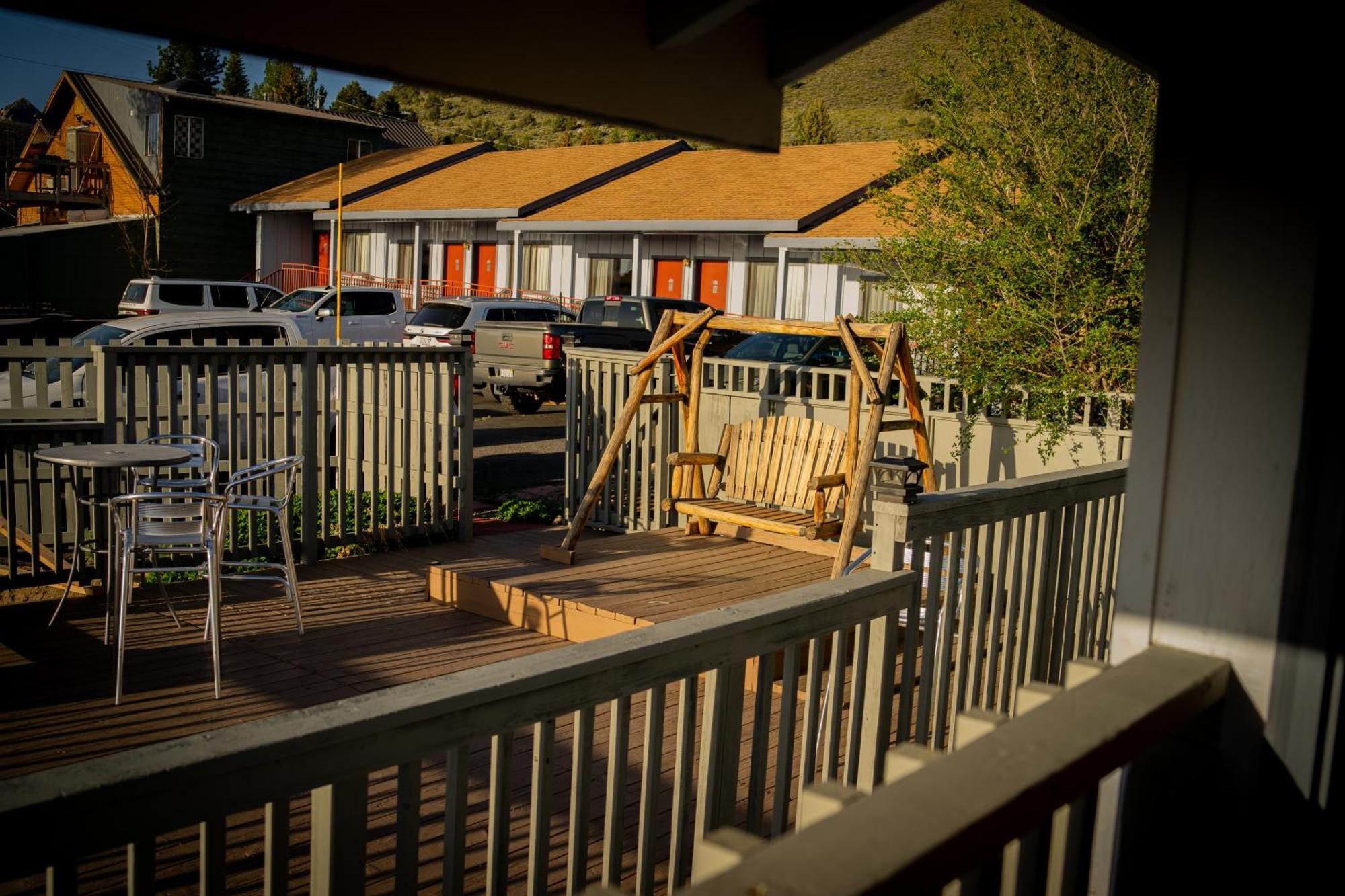 Yosemite Gateway Motel Lee Vining Extérieur photo